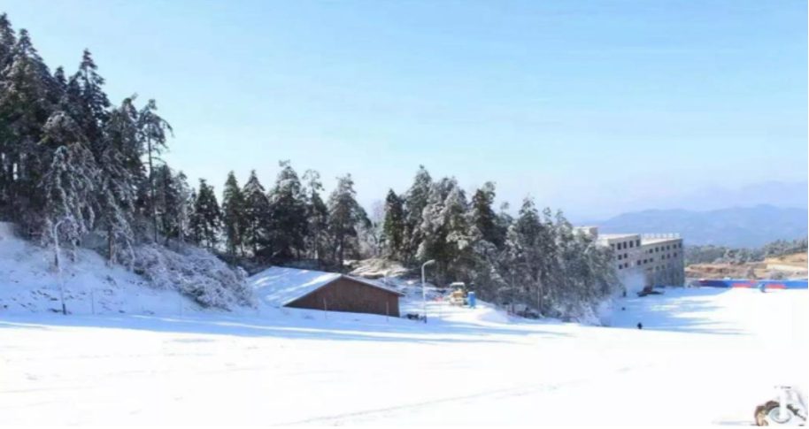 冬季红花尖滑雪+燕儿谷+三里畈温泉两日游 冬季红花尖滑雪+燕儿谷+三里畈温泉两日游