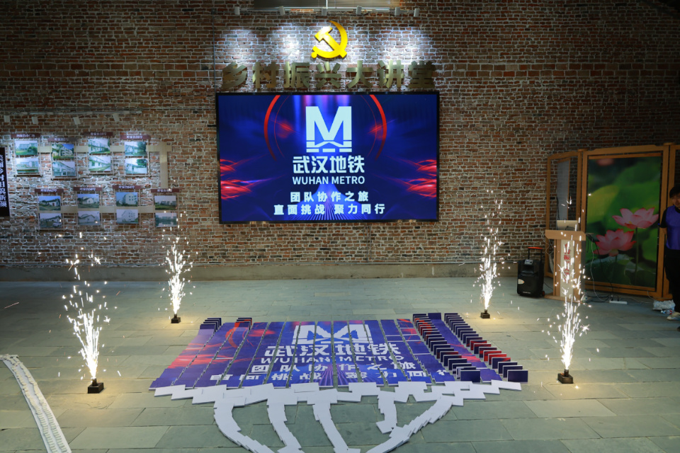 终极验收现场，团队见证小球完成全程