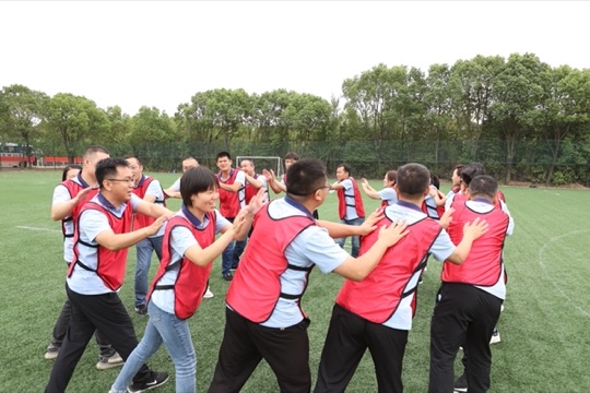公司团建怎么做预算：车费餐费门票活动费分配方法