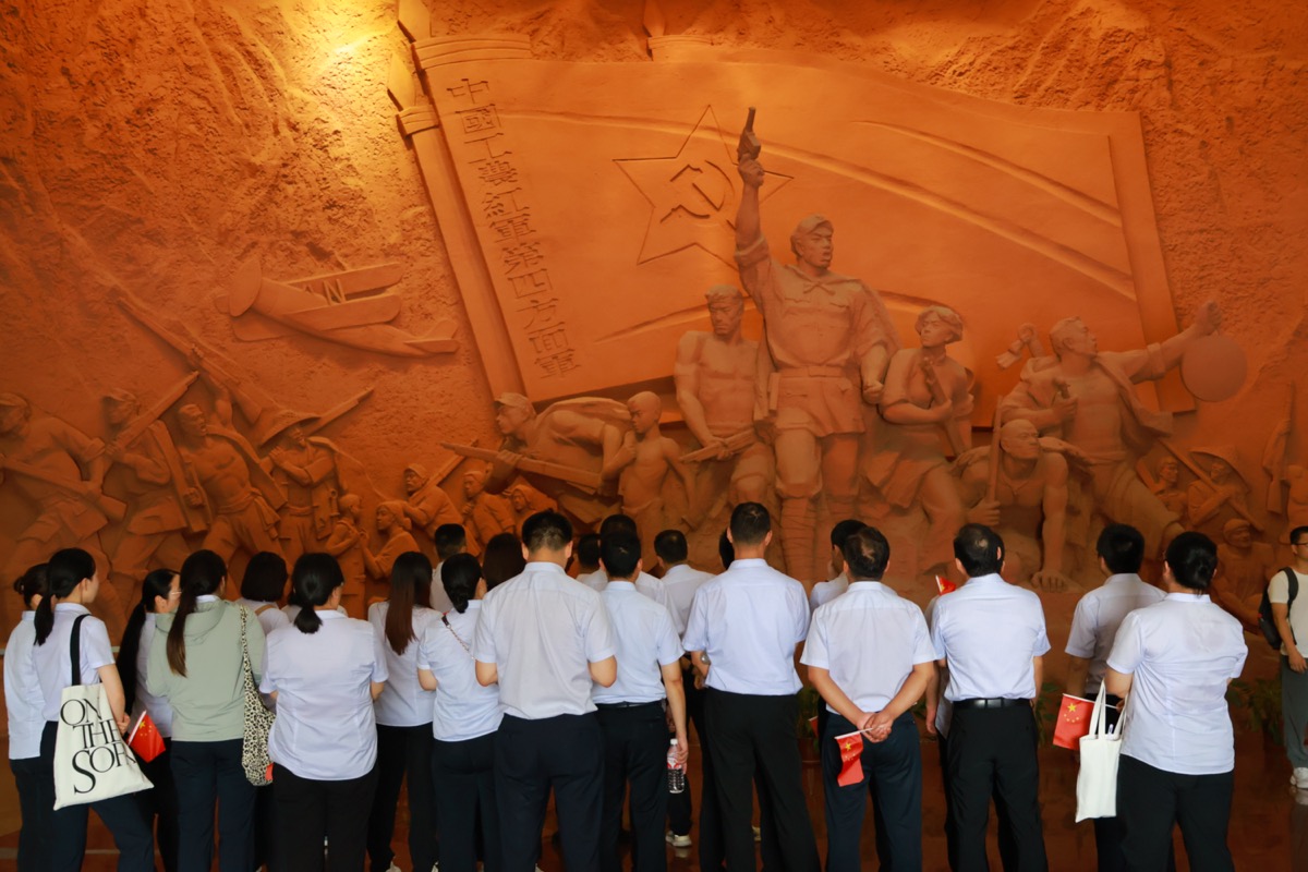 团建协作场景——2 日行程中红色教育与轻团建的衔接
