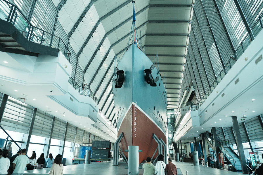 中山舰历史场景复原，展示舰上官兵工作情景