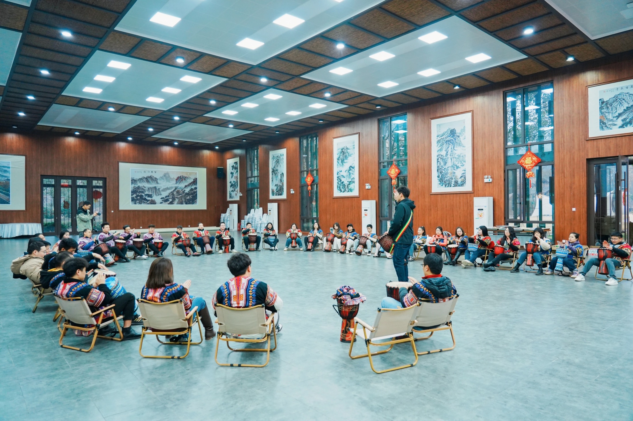 轻松参与型室内团建活动