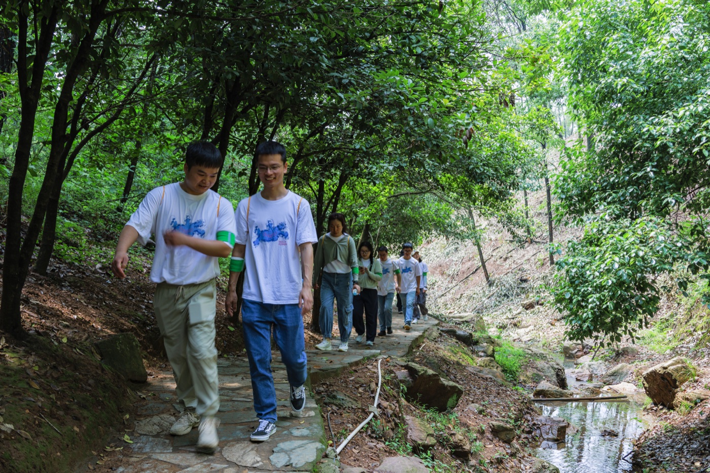 最强战队定向徒步——综艺式闯关，先完成全部任务到达终点的队伍获胜