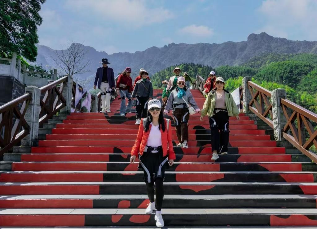 武功山轻徒步团建——登山步道与团队节奏控制