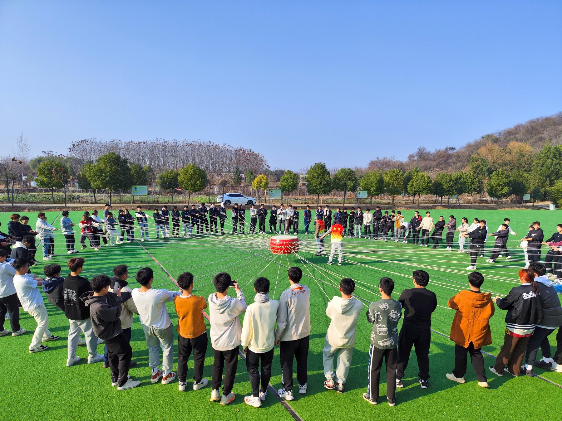 户外拓展培训协作——圆圈队形中的沟通配合训练