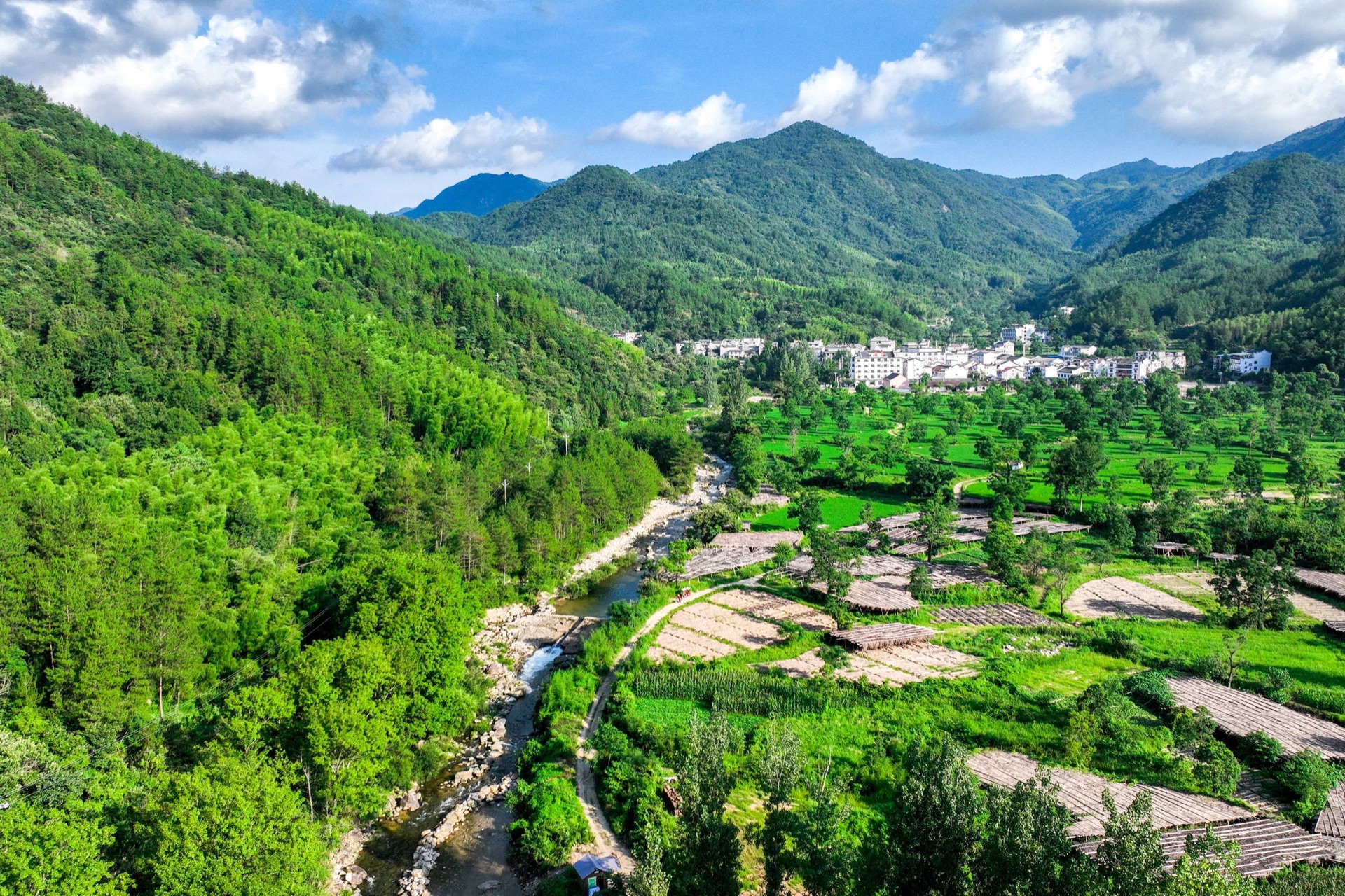 武汉夏季团建怎么选？避暑玩水漂流三类方案对比与避坑要点