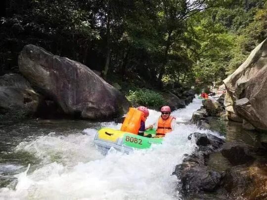 峡谷激流漂流