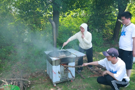 土锅土灶农家午餐