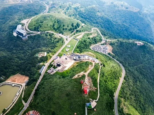 百里荒团建实测：海拔1200米草原24度骑马射箭全体验