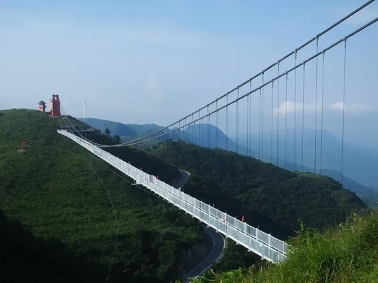 草原团建百里荒vs木兰草原对比，武汉公司怎么选
