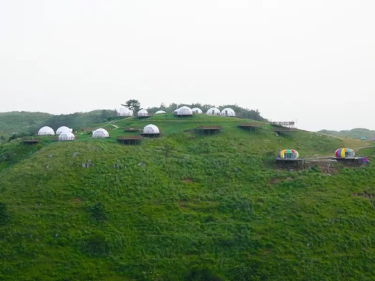 百里荒草原+白色星空帐篷区+热气球,露营观星(露营观星段)