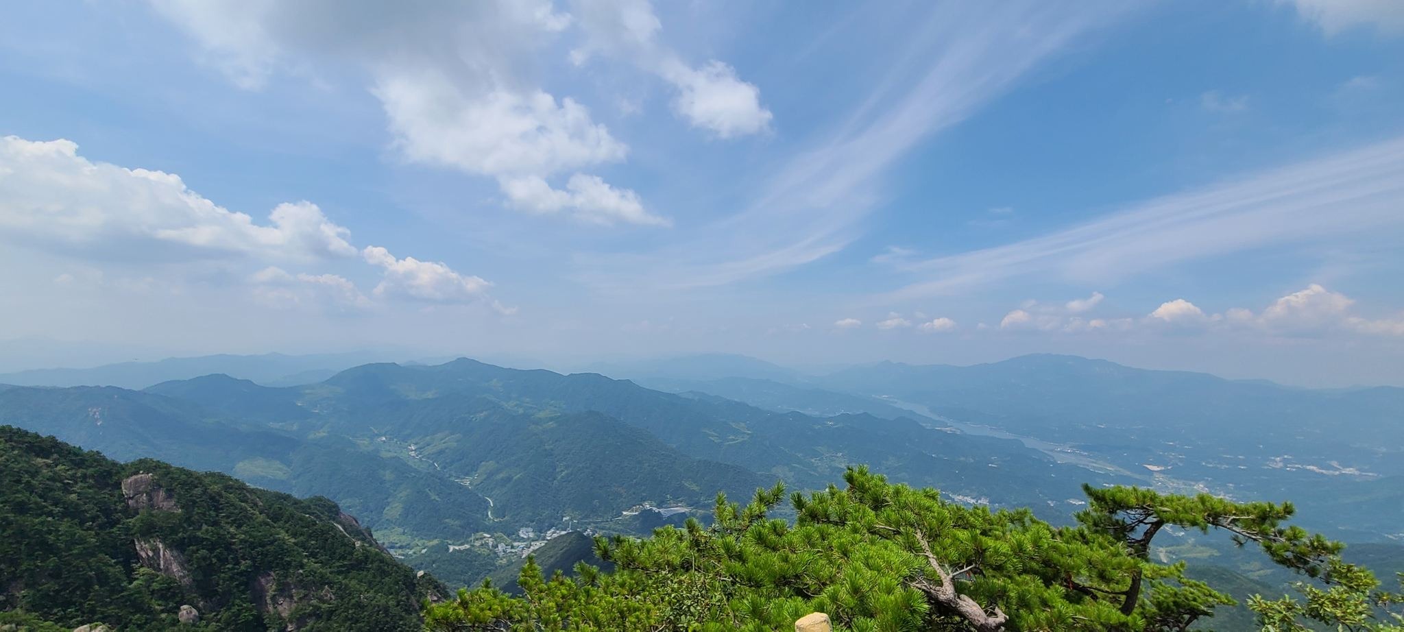 天堂寨索道+绿色山谷+远山
