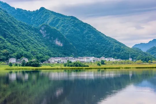 神农架红色党建团建方案:原始森林生态教育+户外拓展