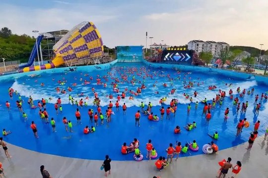 水上乐园大喇叭/海啸池，娱乐属性强