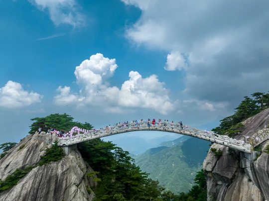 天堂寨秋季团建：爬山与山里住一晚怎么安排
