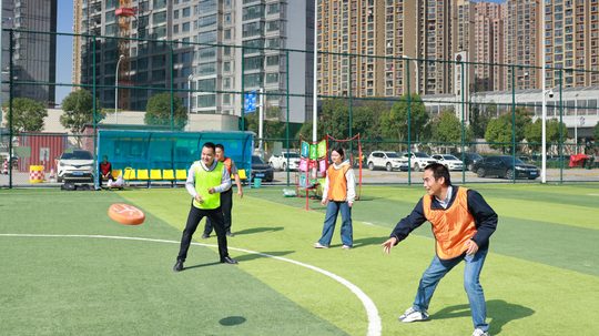 飞盘与棒球团建怎么选？新手团队玩法对比