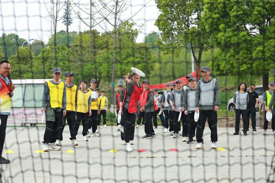 短距离出盘练习实拍,让成员先找到力量与方向。