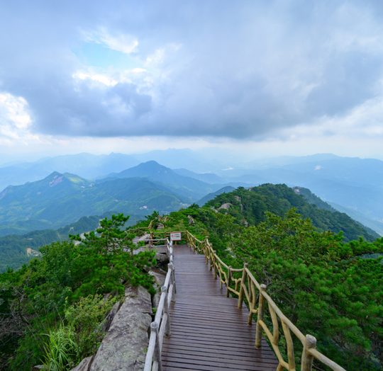 薄刀峰秋季团建:爬山赏景的两日安排