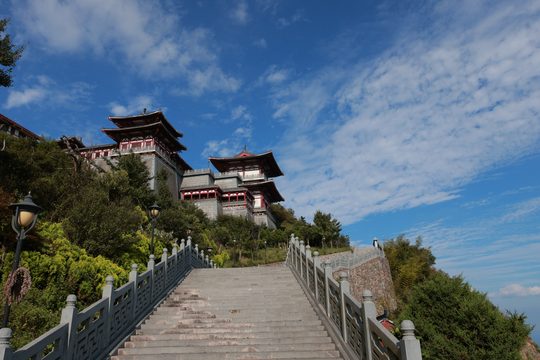 登高路段的石阶,报名时应把实际步行内容说明白。