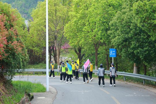 秋季城市定向:把打卡与团队任务串成半天