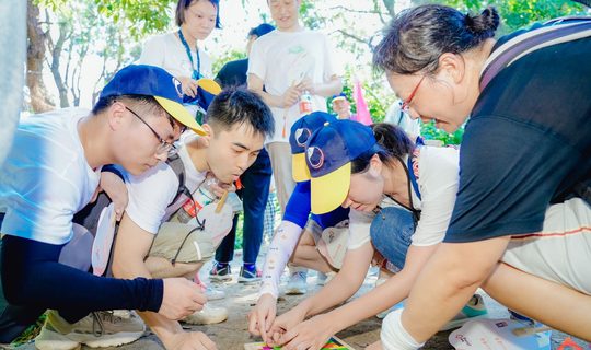分组共同核对任务信息,题目按实际场地制作。