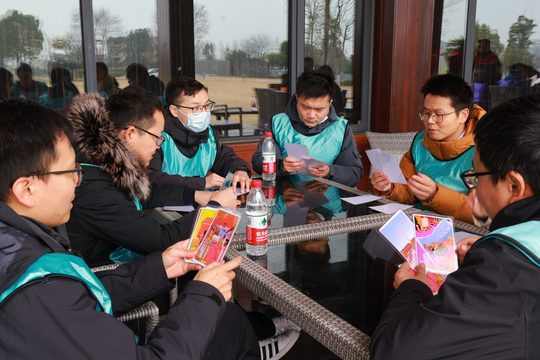 分组与持卡量按完整卡组配置,给每个人保留表达机会。