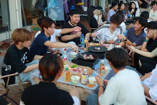 餐饮体验实拍,喜欢动手的同事可以共同参与。