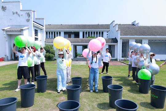 超级有氧鼓实拍:球、底座与鼓棒组成节奏运动。