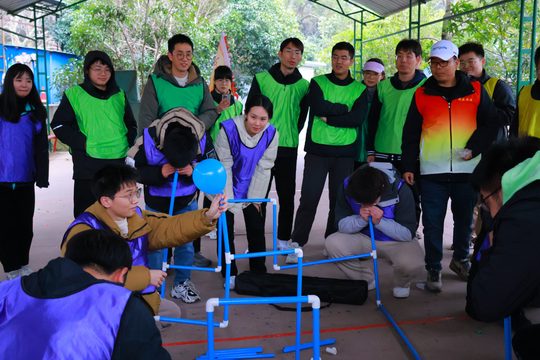 完成作品后,留下一张团队共同参与的记录。