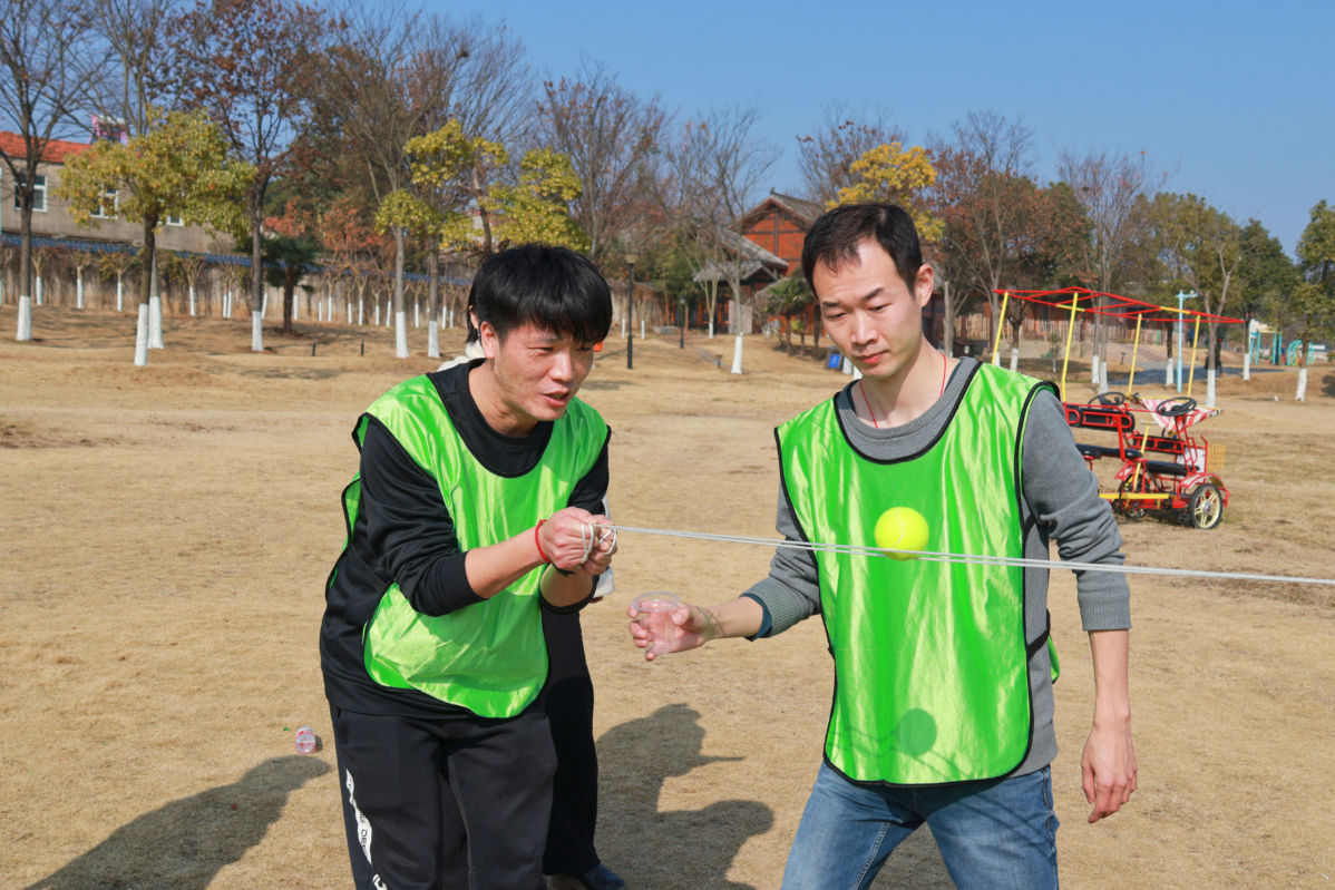 疯狂过山车主题团建 疯狂过山车团队协作挑战现场