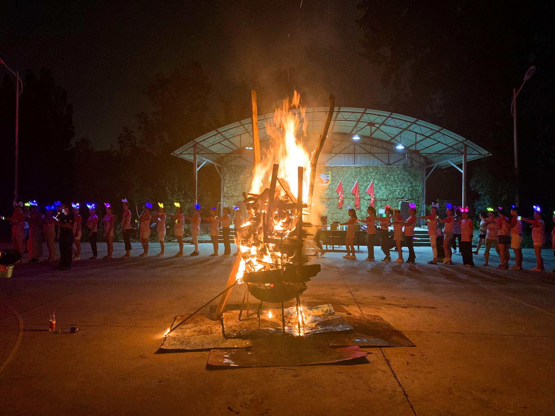 燃情之夜:篝火晚会
