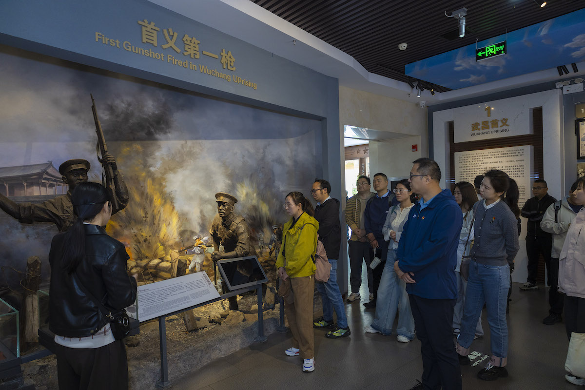 瞻仰红馆忆峥嵘 春日徒步践使命——长江水土江夏红色团建全纪录